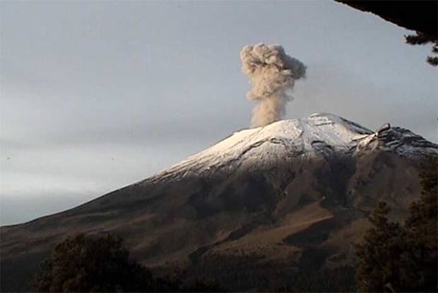 Popocatépetl emite 115 exhalaciones y una explosión