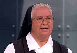 VIDEOS: Ella es la Hermana Flor, la monja de Puebla en un reality show