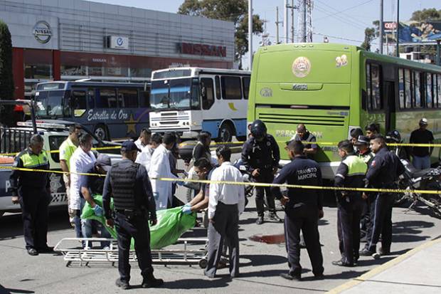 Anciana fallece atropellada por autobús en la carretera Río Frío-Puebla