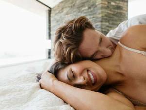 Cinco beneficios de tener sexo durante las mañanas