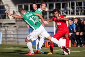Tecatito Corona jugó en goleada del Twente 4-0 al Dordrecht