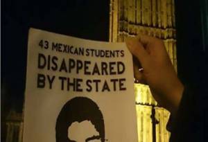 Claman justicia por Ayotzinapa en carta a la reina Isabel II