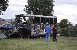 Se incendia transporte de personal en Texmelucan; sólo daños materiales