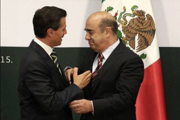 Peña Nieto releva a Murillo Karam de la PGR sin anunciar sustituta