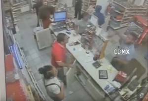 VIDEO: Caen asaltantes de tienda de conveniencia en Iztapalapa