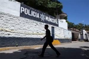 PGR asegura sede de la Policía Municipal de Iguala por los 43