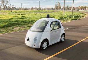 VIDEO: El coche autónomo de Google llega a las calles