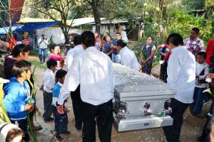 Llegan a Puebla restos de migrantes que murieron en California
