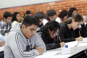 Todos los estudiantes con promedio de 8 entrarán a la universidad, anuncia Moreno Valle