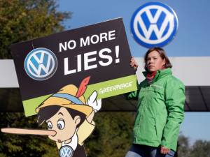 Inician campaña “contra malos humos” de VW en España