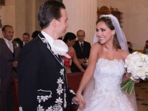 Anahí desmiente que boda con Manuel Velasco haya sido montaje