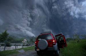 VIDEOS: Evacuan ante posible gran explosión del Volcán de Colima