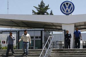 Dan baja temporal a 600 eventuales en Volkswagen; regresan el 1 de junio