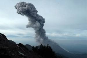 VIDEO: Explosión de gran magnitud en el Volcán de Colima