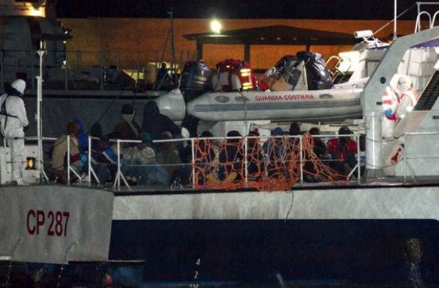 Barcos europeos rescatan a 4 mil migrantes en el Mediteráneo