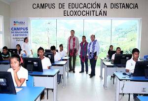 RMV inaugura Universidad de Educación a Distancia en Eloxochitlán