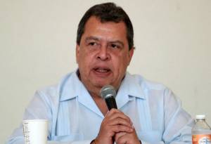 Aguirre pide licencia definitiva como gobernador de Guerrero