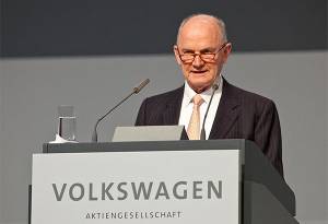 Ferdinand Piëch deja Volkswagen tras 13 años en la presidencia