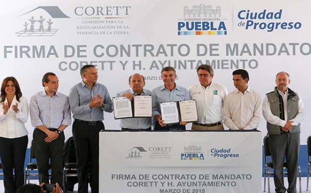Corett y ayuntamiento de Puebla regularizan cinco colonias de San Pablo Xochimehuacán