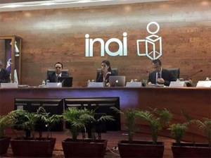 INAI instruye a PGR abrir investigación sobre Ayotzinapa