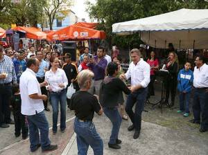 Alcalde de Puebla inaugura pista de baile de danzón en Barrio de Analco