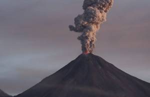VIDEO: Erupciones del Volcán de Colima en alta definición
