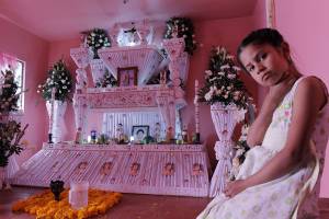 FOTOS: Tochimilco honra con altares a los muertos del último año