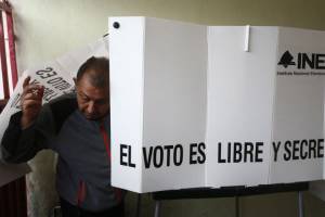Elecciones 2015: abren con retraso casillas en Puebla