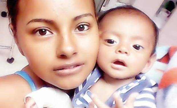 Jornalera poblana pierde a bebé por adopción ilegal del DIF en Sonora