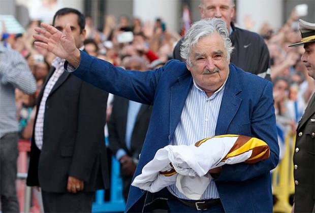 Mujica, el presidente más austero, deja cargo en Uruguay