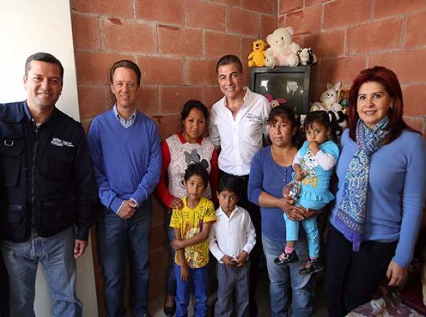 Gali y Banck supervisan programas sociales en Xonacatepec