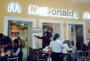 Profeco suspende a McDonald’s del Zócalo de Puebla