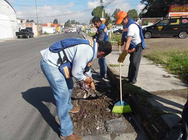 Retiran 10 toneladas de basura de alcantarillas de la ciudad de Puebla