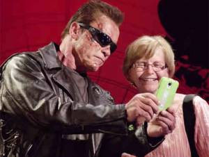 Arnold Schwarzenegger sorprendió a visitantes de museo de cera en Los Ángeles