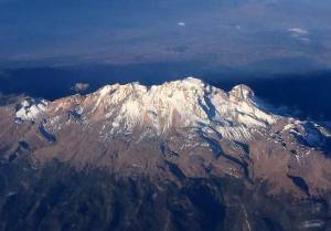 FOTOS: Popocatépetl e Iztaccíhuatl vistos desde el aire