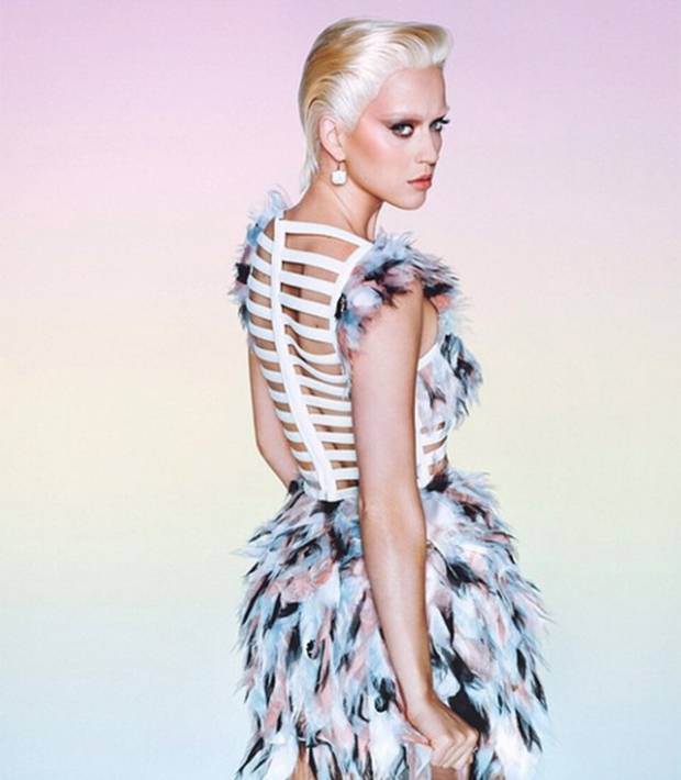 Katy Perry presume nuevo look en redes sociales
