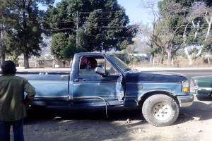 Camión de carga colisionó con camioneta en la carretera federal a Tehuacán
