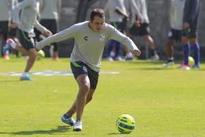 Cuauhtémoc Blanco puede ser alcalde sin dejar el futbol: INE