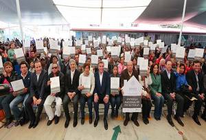 Alcalde de Puebla y Únete entregan 200 escrituras y habilitan Aulas de Medios en preescolares
