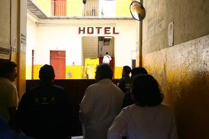Rescatan a 36 mujeres explotadas sexualmente en hotel de Puebla