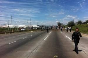 Avionazo en la autopista México-Querétaro deja cinco muertos