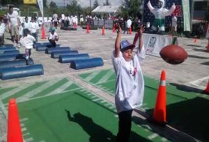 IMSS Puebla realiza con éxito las clínicas de tochito NFL Play 60