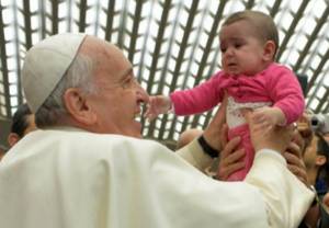 Papa Francisco pide a obispos no encubrir a pederastas