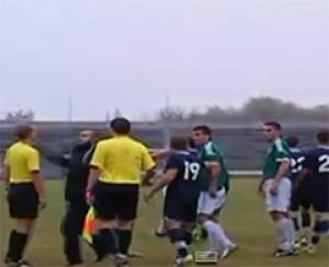 VIDEO: Futbolista golpeó a árbitro tras marcación polémica