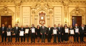 Alcalde Gali entrega reconocimiento a ocho poblanos distinguidos
