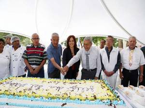 Dinorah López de Gali celebra el Día del Padre con adultos mayores