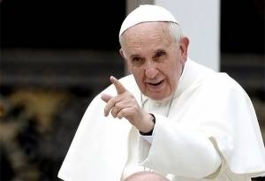 Papa Francisco: “libertad de expresión pero sin ofender”