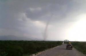 VIDEO: Graban nuevo tornado en Coahuila; sin víctimas ni daños