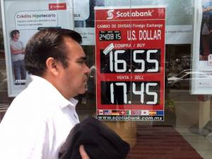 China arrastra a moneda y petróleo mexicanos: Dólar cierra en 17.43 pesos
