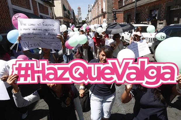 Jóvenes católicos protestan contra aborto y uniones gays en Puebla